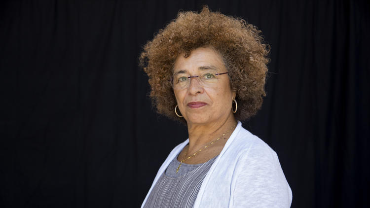 In Strong T(her)ms: Angela Davis in LA Times